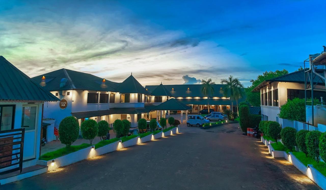 Contour Backwaters Hotel Resort & Convention Centre Rāmankari Extérieur photo