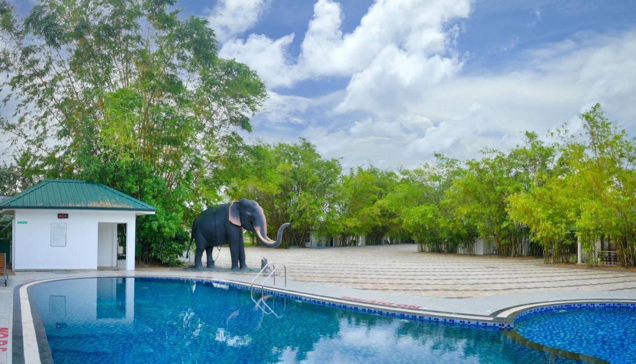 Contour Backwaters Hotel Resort & Convention Centre Rāmankari Extérieur photo