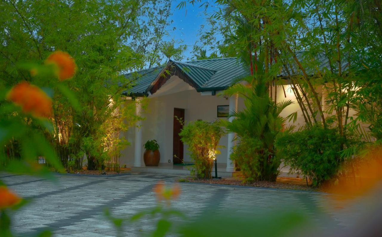 Contour Backwaters Hotel Resort & Convention Centre Rāmankari Extérieur photo