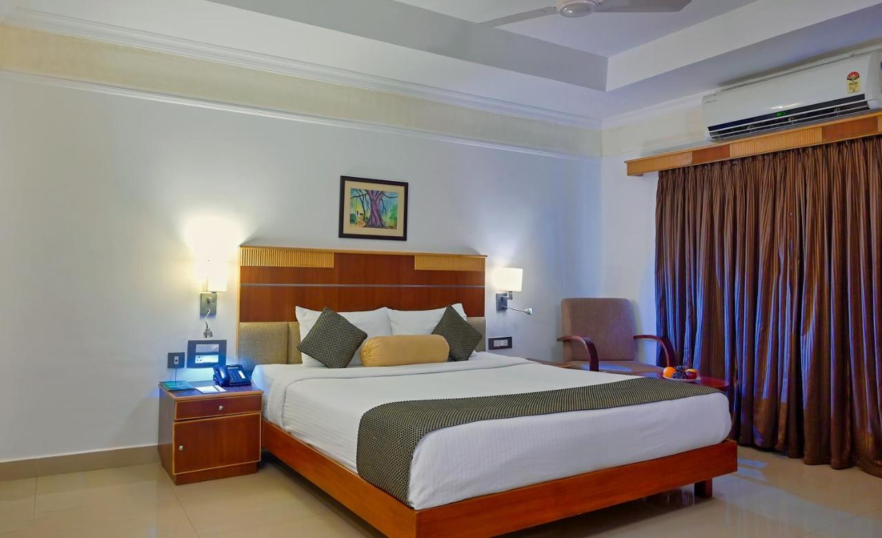 Contour Backwaters Hotel Resort & Convention Centre Rāmankari Extérieur photo