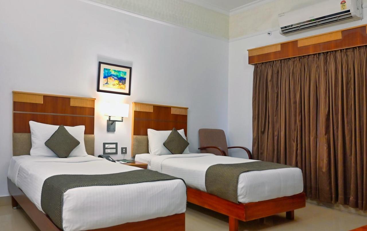 Contour Backwaters Hotel Resort & Convention Centre Rāmankari Extérieur photo