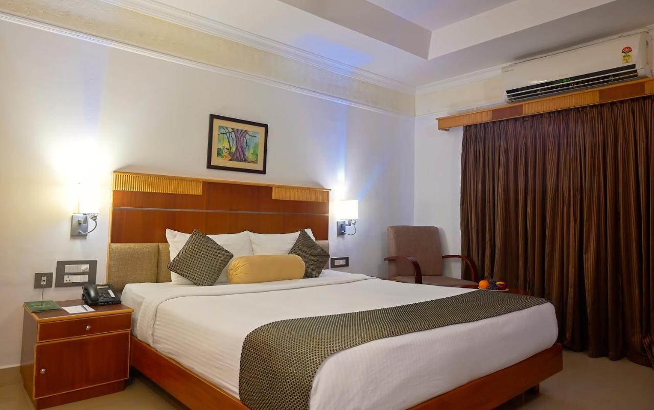 Contour Backwaters Hotel Resort & Convention Centre Rāmankari Extérieur photo