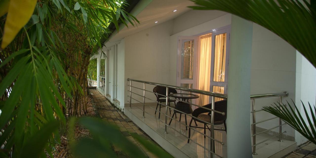 Contour Backwaters Hotel Resort & Convention Centre Rāmankari Extérieur photo